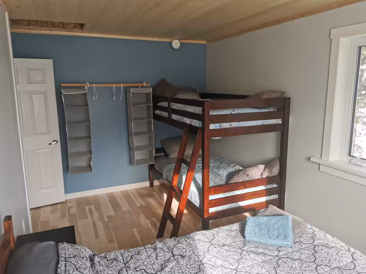 Sunrise Chalet cabin dining area